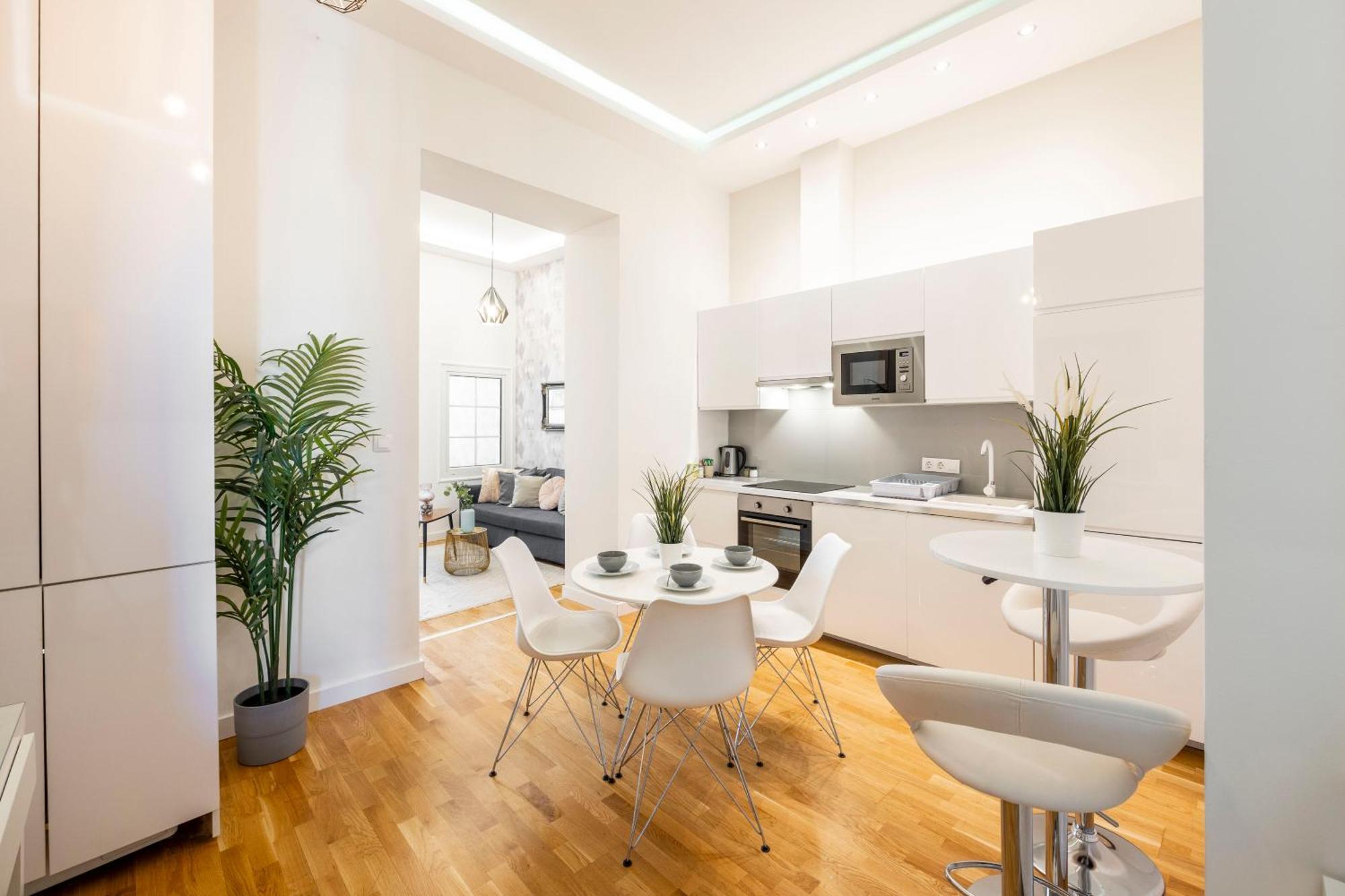 Luxury Quentin 3 Bedrm, 2 Bathrm * Budapeste